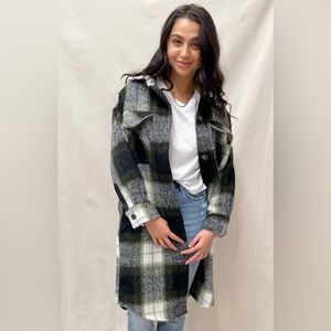 Steve Madden Women Shirt Jacket Cream Multicolor Plaid Shacket Pockets Oversized